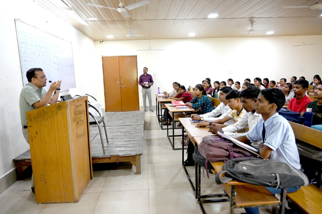 लगन और धैर्य के साथ मेहनत करने से सफलता निश्चित मिलेगी - कलेक्टर लगन और धैर्य के साथ मेहनत करने से सफलता निश्चित मिलेगी - कलेक्टर
