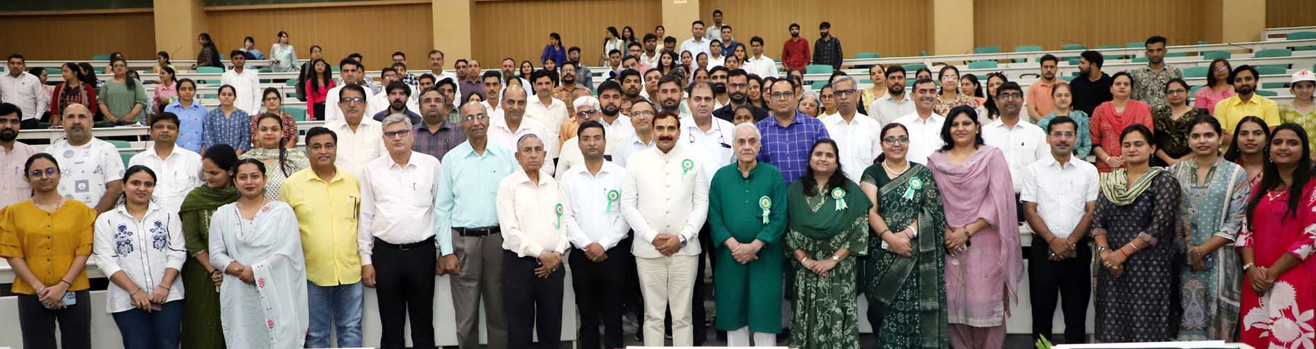 गुजविप्रौवि हिसार में कार्यक्रम में उपस्थित अतिथिगण एवं प्रतिभागी।