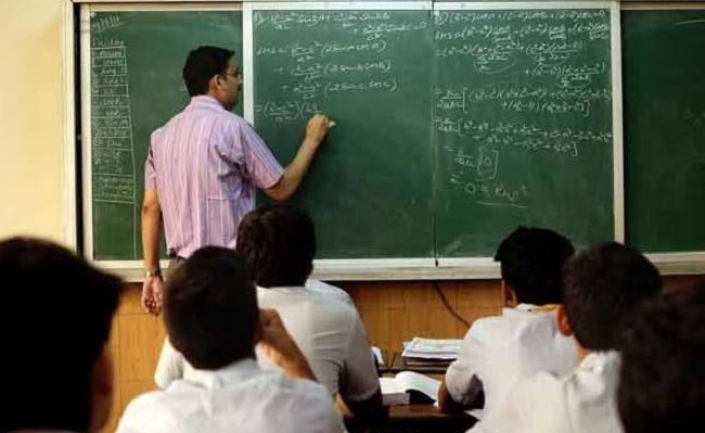 शिक्षक भर्ती (प्रतीकात्मक तस्वीर) शिक्षक भर्ती (प्रतीकात्मक तस्वीर)