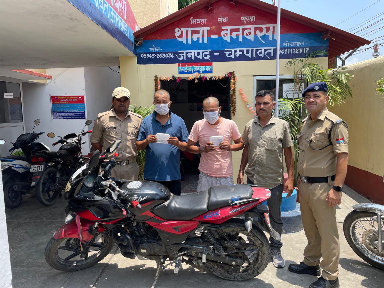 पुलिस द्वारा गिरफ्तार स्मेक तस्कर पुलिस द्वारा गिरफ्तार स्मेक तस्कर