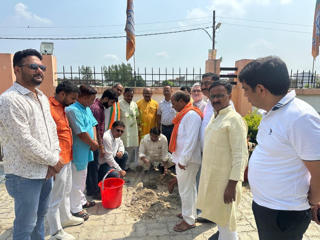 मुख्यमंत्री योगी आदित्यनाथ के जन्म दिवस पर पौधरोपण कर की गई दीर्घायु होने की कामना