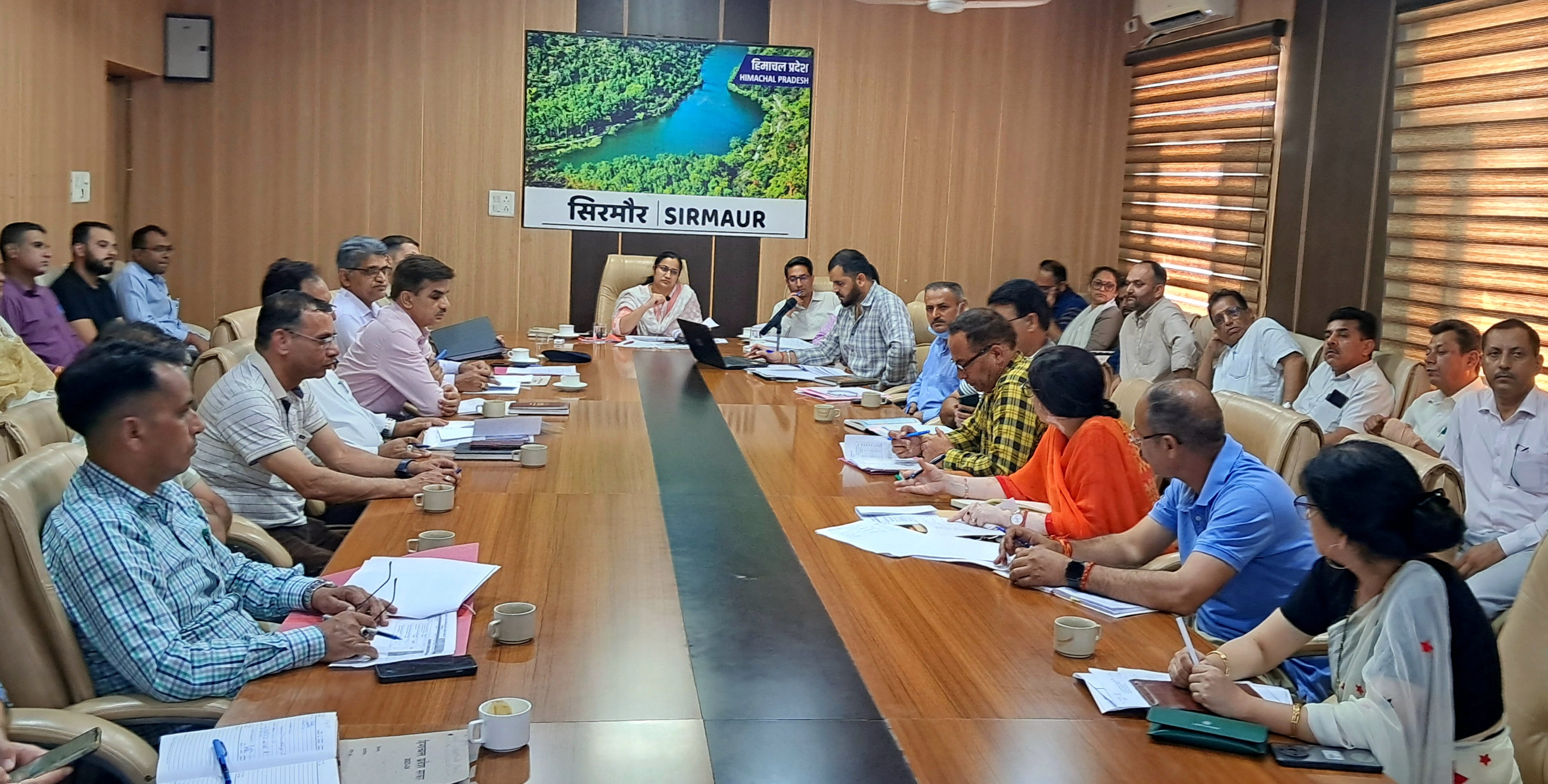 उपायुक्त ने सुशासन में जिला सिरमौर के प्रदर्शन की समीक्षा के लिए बैठक की अध्यक्षता की उपायुक्त ने सुशासन में जिला सिरमौर के प्रदर्शन की समीक्षा के लिए बैठक की अध्यक्षता की