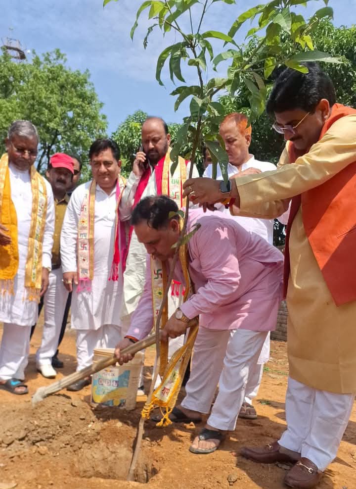प्रदेश संगठन मंत्री कर्मवीर सिंह प्रदेश संगठन मंत्री कर्मवीर सिंह
