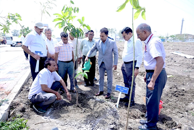भोपालः सुंदरलाल पटवा प्रशिक्षण संस्थान परिसर में हुआ पौध-रोपण