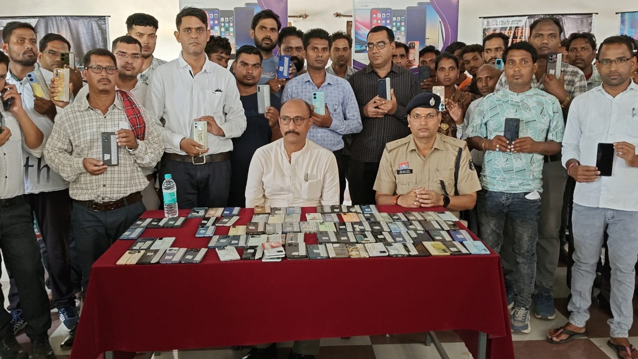 जांजगीर चांपा पुलिस की सराहनीय पहल: 115 गुम मोबाइल बरामद