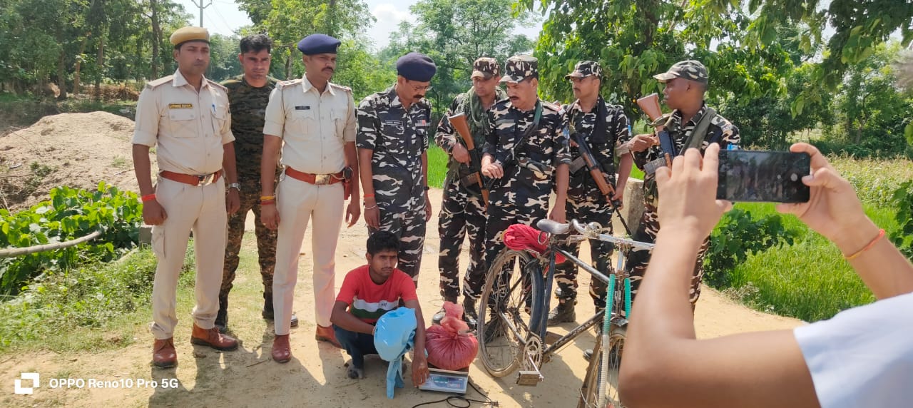 एसएसबी के गिरफ्त में नेपाली गांजा तस्कर एसएसबी के गिरफ्त में नेपाली गांजा तस्कर