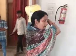 पूर्व विधायक की पत्नी ने किया आत्महत्या का प्रयास पूर्व विधायक की पत्नी ने किया आत्महत्या का प्रयास