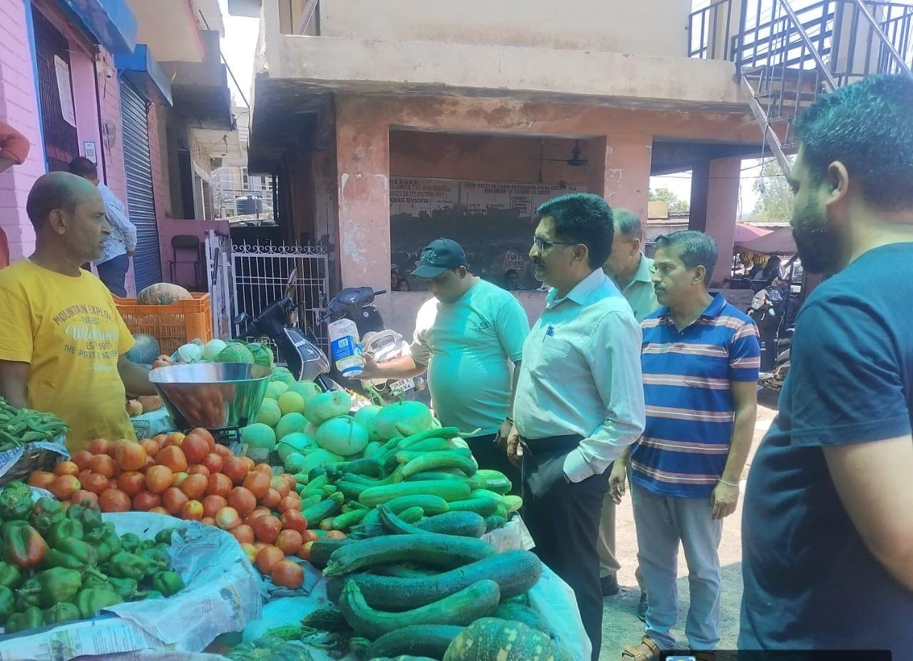 Surprise inspection in the main market of Basohli, fine collected from violators Surprise inspection in the main market of Basohli, fine collected from violators