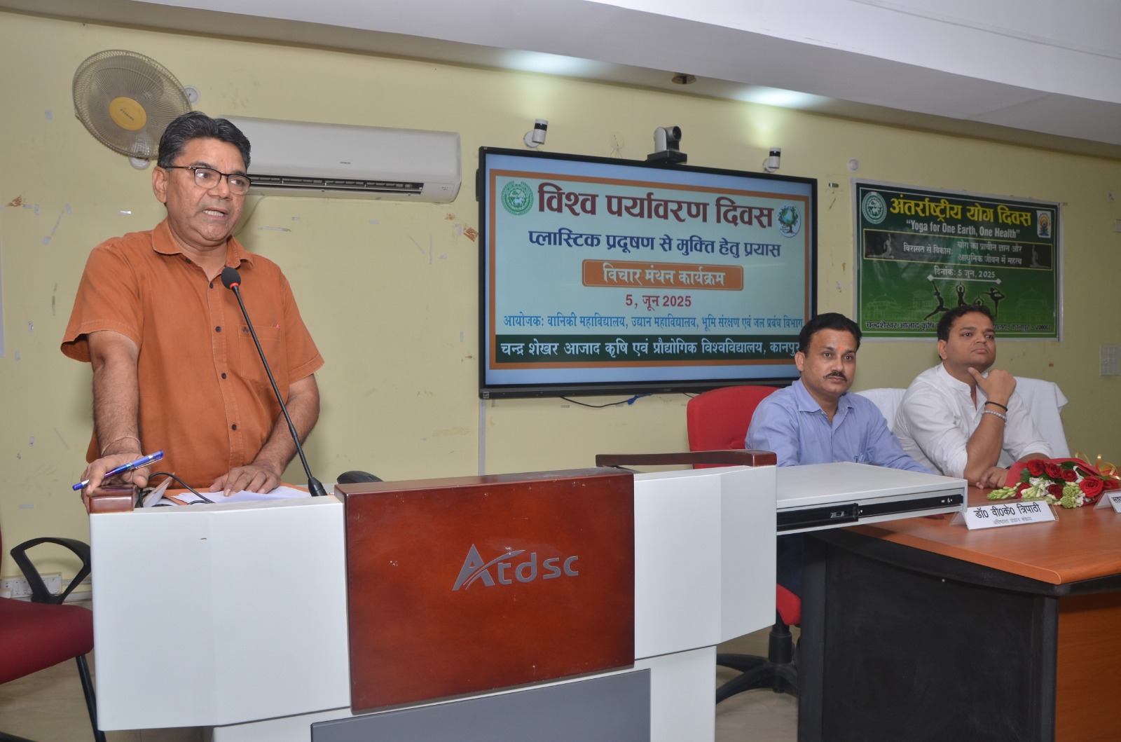 सी एस ए विश्वविद्यालय में कार्यक्रम करते योगशाधक व अन्य सी एस ए विश्वविद्यालय में कार्यक्रम करते योगशाधक व अन्य