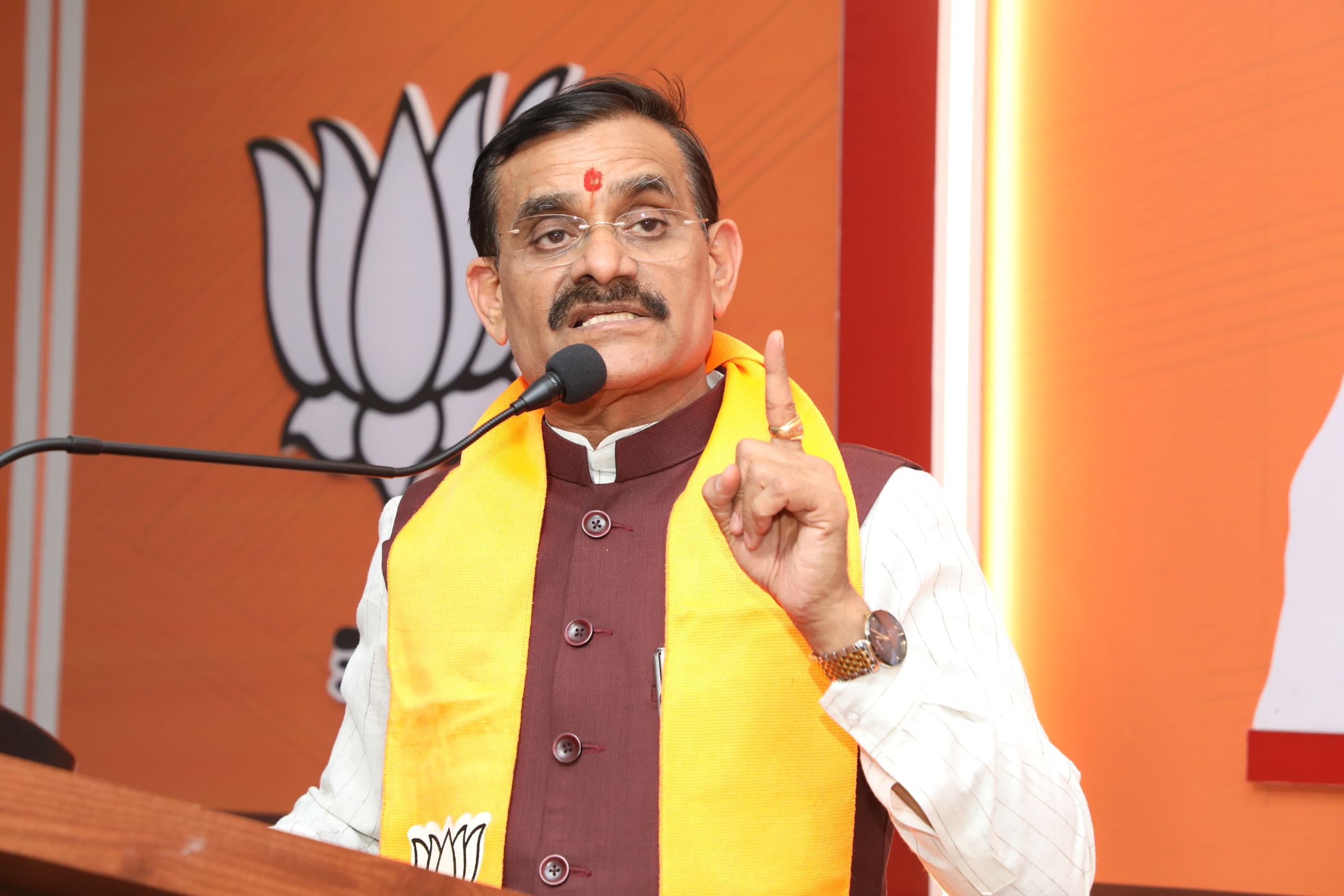 बीजेपी प्रदेश अध्यक्ष ने अनुसूचित जाति मोर्चा की प्रदेश स्तरीय बैठक को किया संबोधित बीजेपी प्रदेश अध्यक्ष ने अनुसूचित जाति मोर्चा की प्रदेश स्तरीय बैठक को किया संबोधित