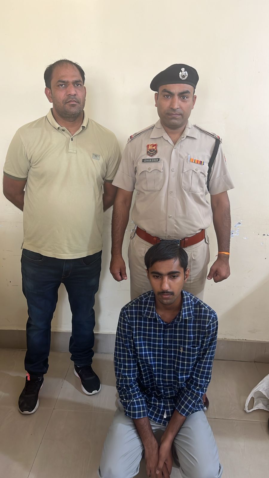 गिरफ्तार किया गया आरोपित गिरफ्तार किया गया आरोपित