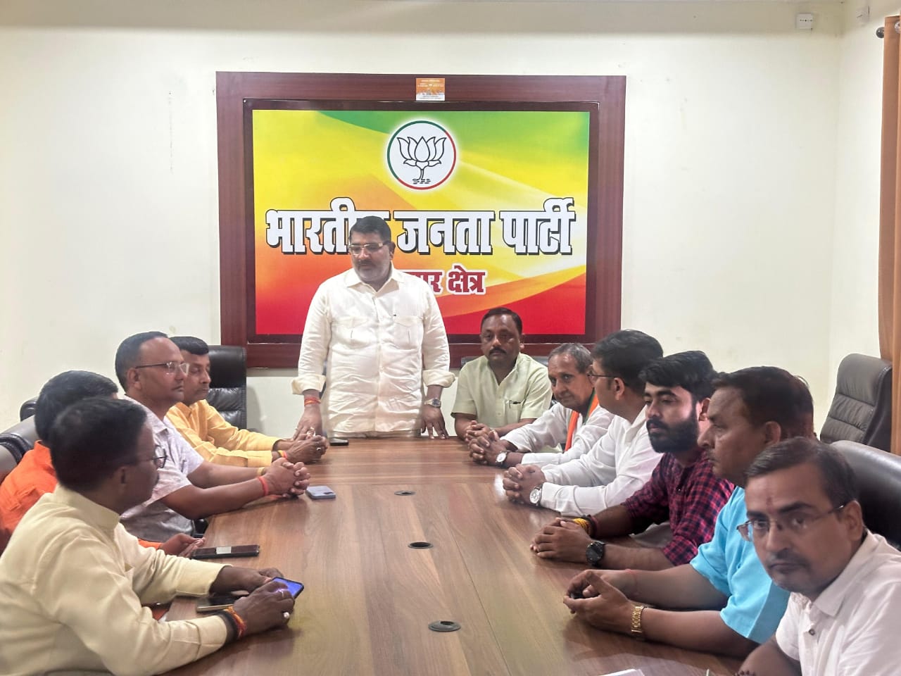मुख्यमंत्री योगी आदित्यनाथ के जन्म दिवस पर पौधरोपण कर की गई दीर्घायु होने की कामना