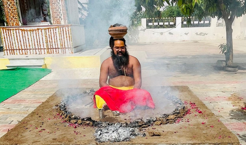 राष्ट्रीय संत सरजूदासजी महाराज के 18 वर्षों के धूनी तप की हुई पूर्णाहुति, गुरु वंदन, भंडारा एवं संत-महात्माओं का किया अभिनंदन राष्ट्रीय संत सरजूदासजी महाराज के 18 वर्षों के धूनी तप की हुई पूर्णाहुति, गुरु वंदन, भंडारा एवं संत-महात्माओं का किया अभिनंदन