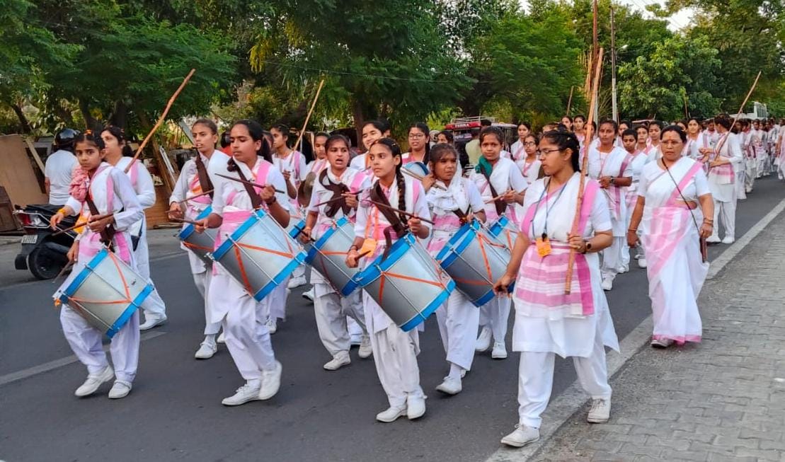 राष्ट्र सेविका समिति का पथ संचलन राष्ट्र सेविका समिति का पथ संचलन