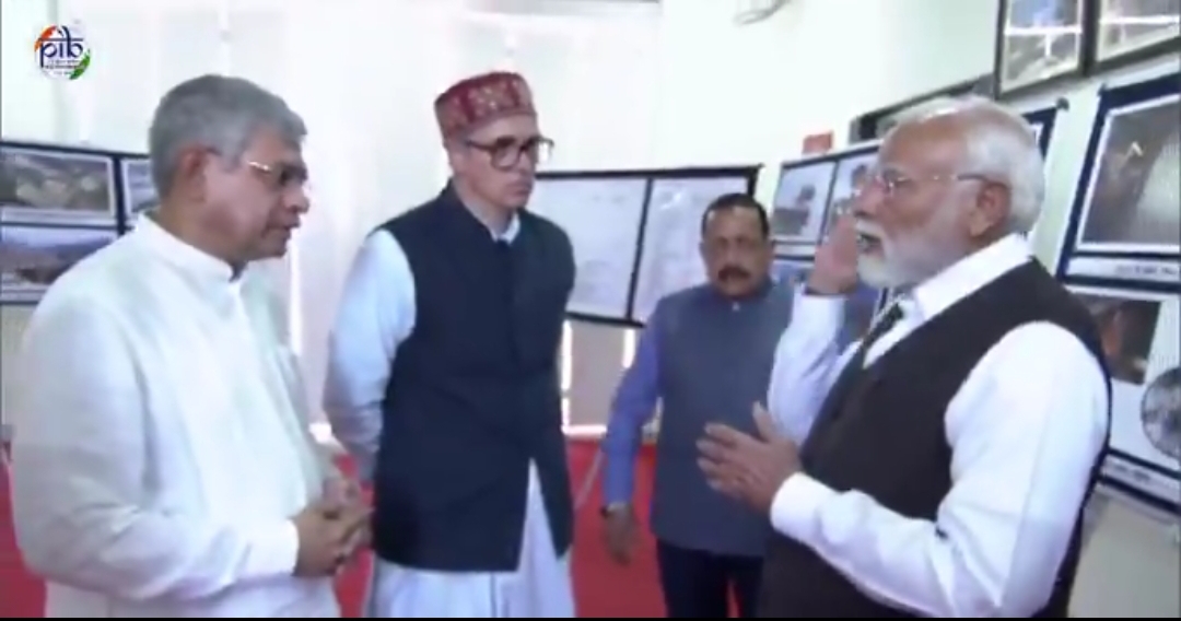 प्रधानमंत्री मोदी ने चेनाब पुल का किया निरीक्षण प्रधानमंत्री मोदी ने चेनाब पुल का किया निरीक्षण