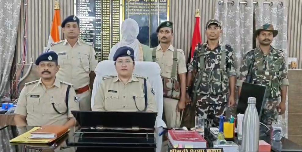 जानकारी देती नवगछिया एसपी जानकारी देती नवगछिया एसपी