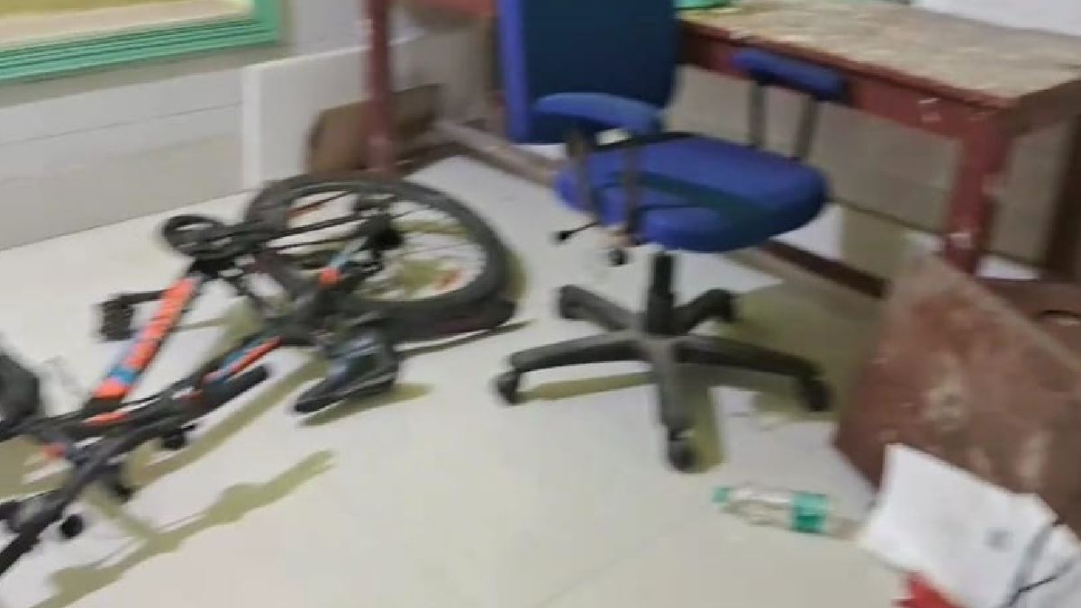 लालबाग में नर्सिंग होम में तोड़फोड़ लालबाग में नर्सिंग होम में तोड़फोड़