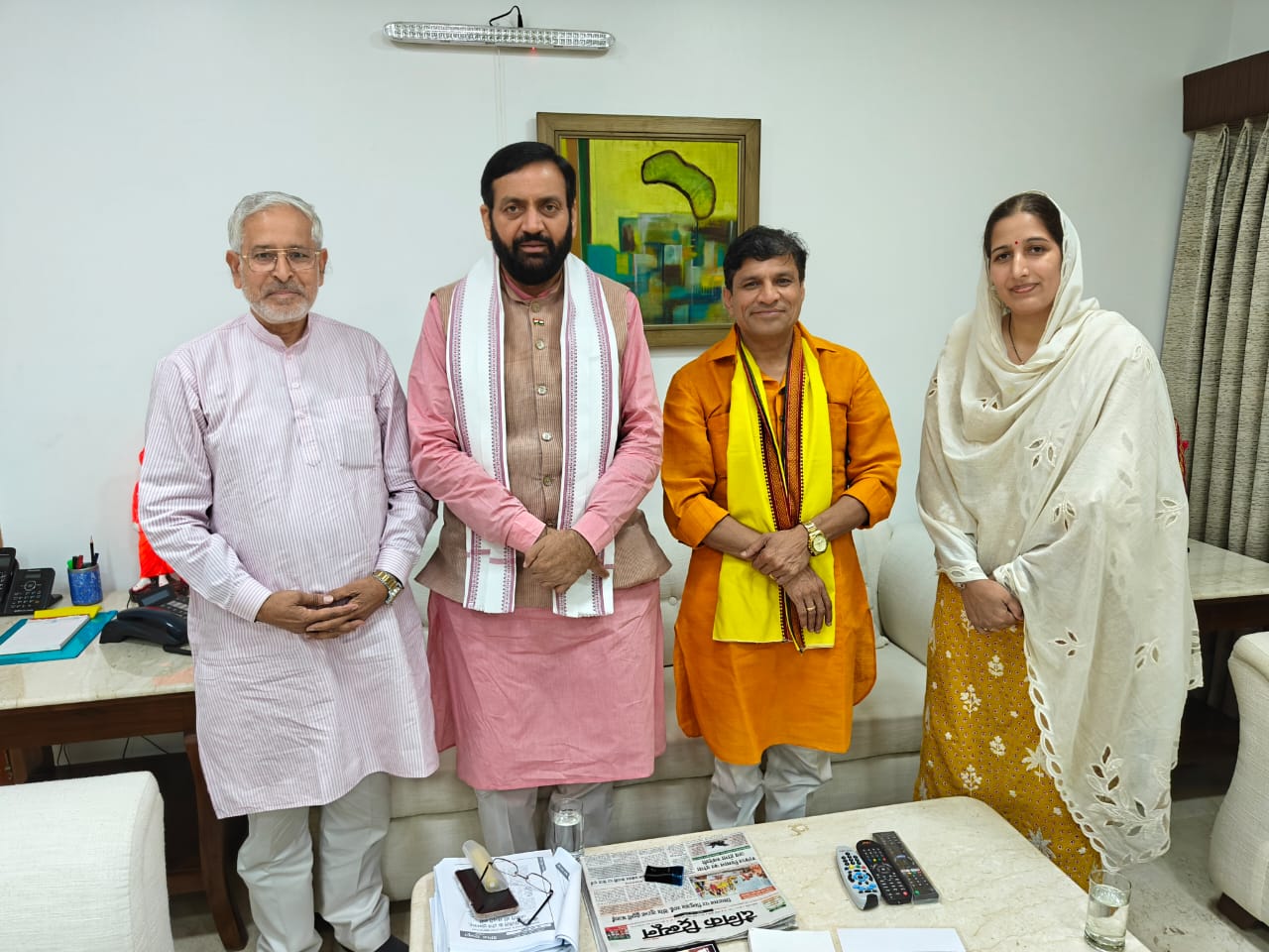 दिल्ली में मुख्यमंत्री सैनी के साथ बहादुरगढ़ भाजपा के नेता दिनेश कौशिक, राजपाल शर्मा व सरोज राठी। दिल्ली में मुख्यमंत्री सैनी के साथ बहादुरगढ़ भाजपा के नेता दिनेश कौशिक, राजपाल शर्मा व सरोज राठी।