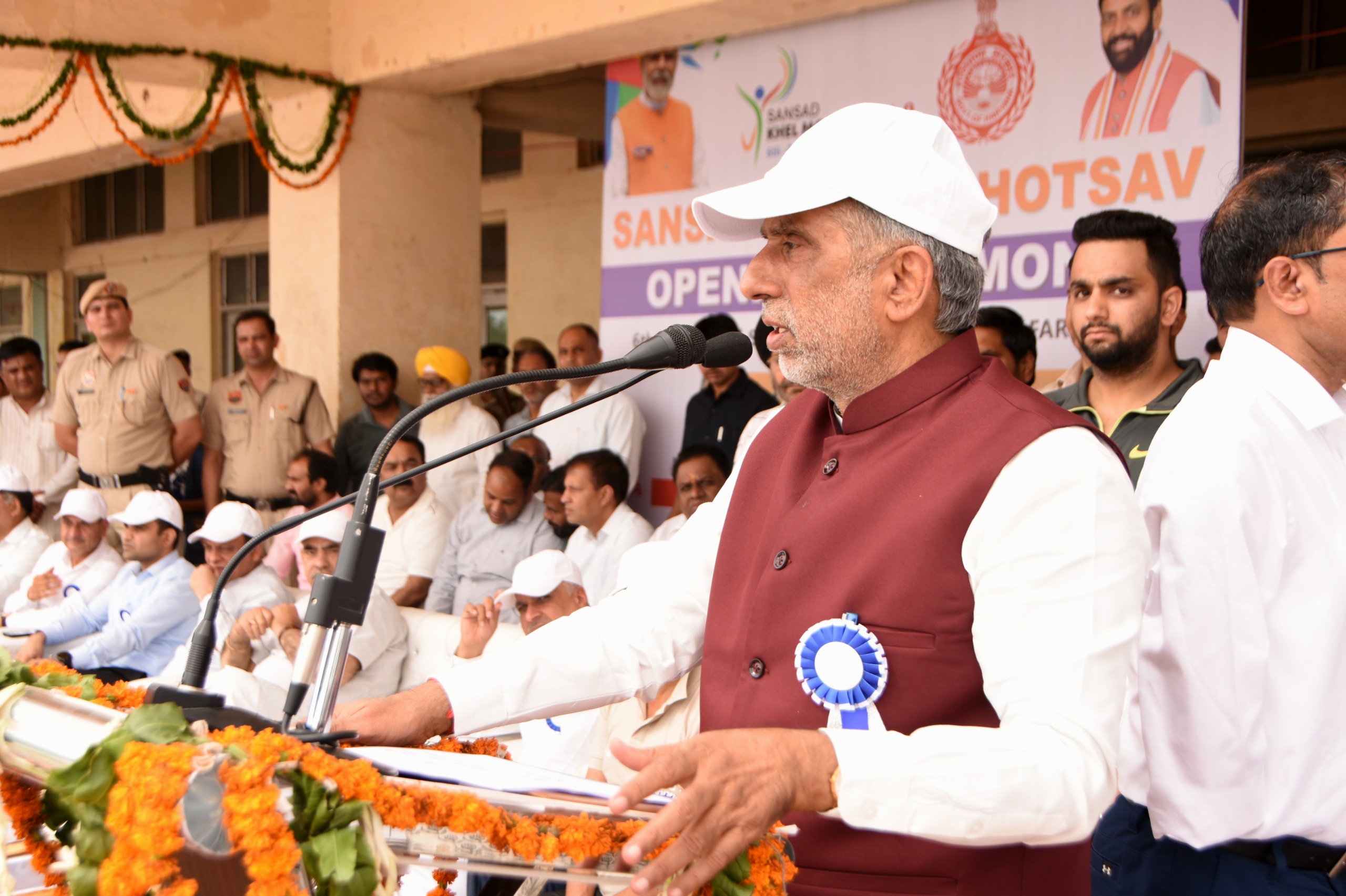 सांसद खेल महोत्सव के शुभारंभ पर अपना संबोधन देते केंद्रीय राज्यमंत्री कृष्णपाल गुर्जर सांसद खेल महोत्सव के शुभारंभ पर अपना संबोधन देते केंद्रीय राज्यमंत्री कृष्णपाल गुर्जर