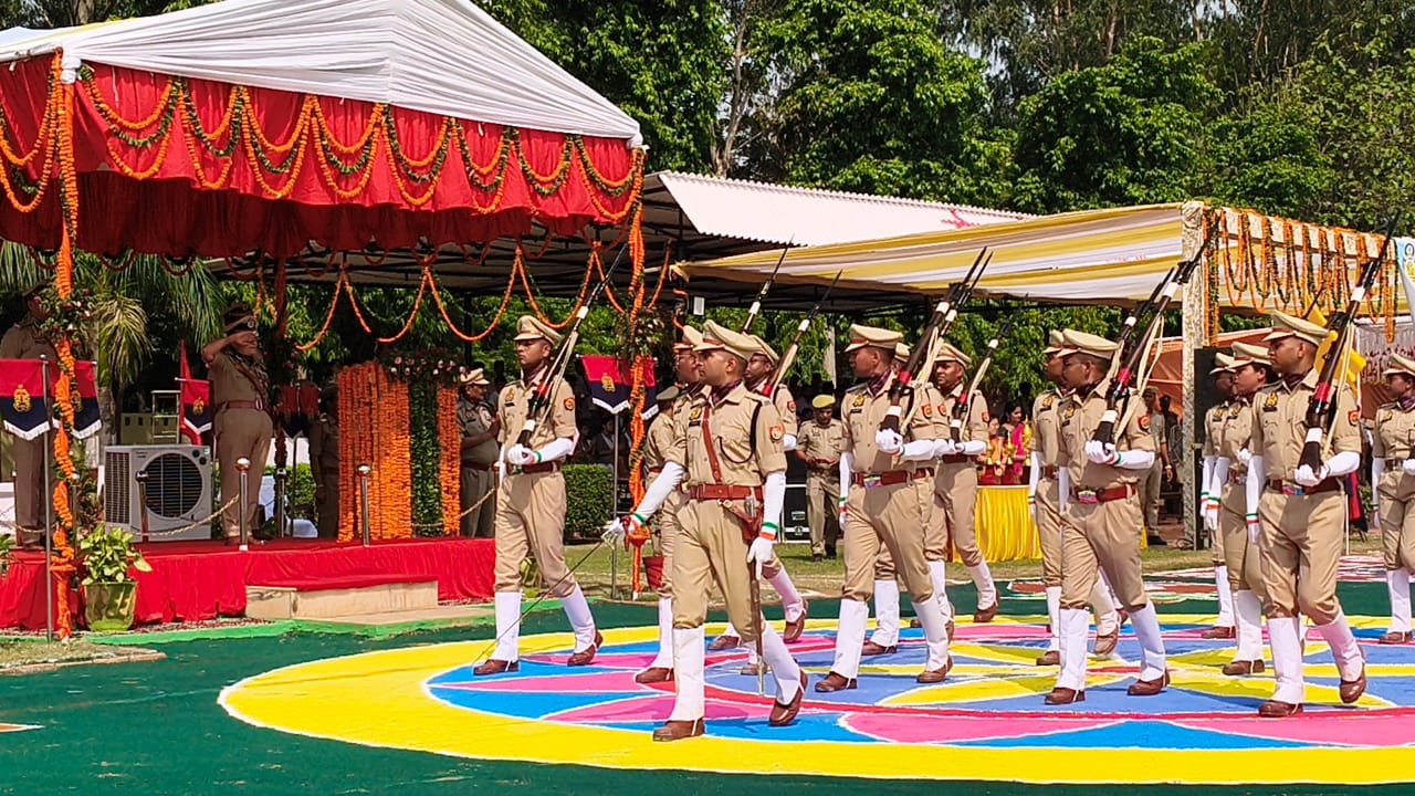 डा. भीमराव पुलिस आंबेडकर पुलिस अकादमी मुरादाबाद में आयाेजित पासिंग आउट परेड में नए पुलिस उपधीक्षक। डा. भीमराव पुलिस आंबेडकर पुलिस अकादमी मुरादाबाद में आयाेजित पासिंग आउट परेड में नए पुलिस उपधीक्षक।