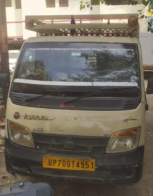 प्रयागराज में गिरफ्तार पशु तस्करों का छाया चित्र प्रयागराज में गिरफ्तार पशु तस्करों का छाया चित्र