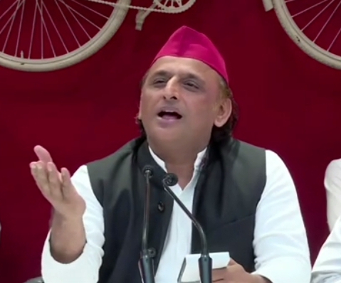 समाजवादी पार्टी के अध्यक्ष अखिलेश यादव