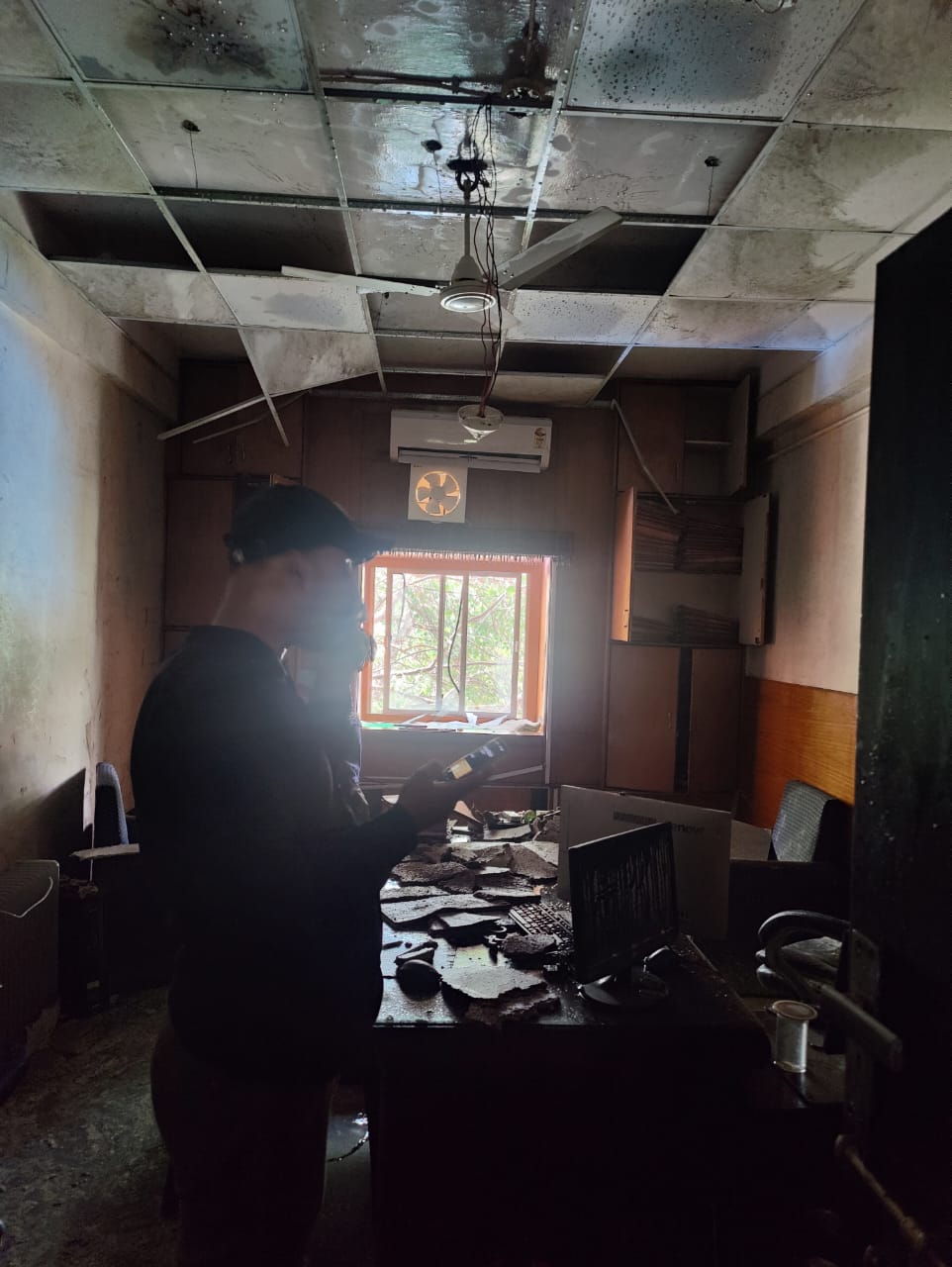 राजस्व भवन बिल्डिंग में आग की फाेटाे राजस्व भवन बिल्डिंग में आग की फाेटाे