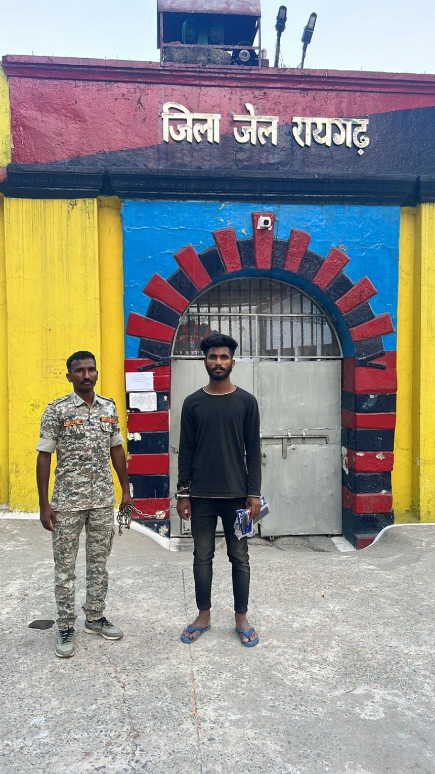 पुलिस के गिरफ्त में आरोपी पुलिस के गिरफ्त में आरोपी