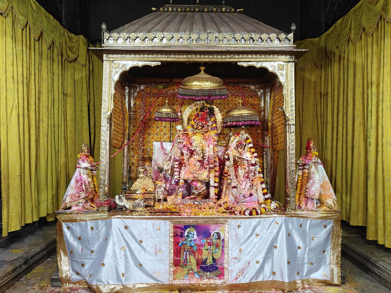 गोविंद देवजी मंदिर में नौ कुंडीय गायत्री महायज्ञ के साथ संस्कारोत्सव रविवार को गोविंद देवजी मंदिर में नौ कुंडीय गायत्री महायज्ञ के साथ संस्कारोत्सव रविवार को