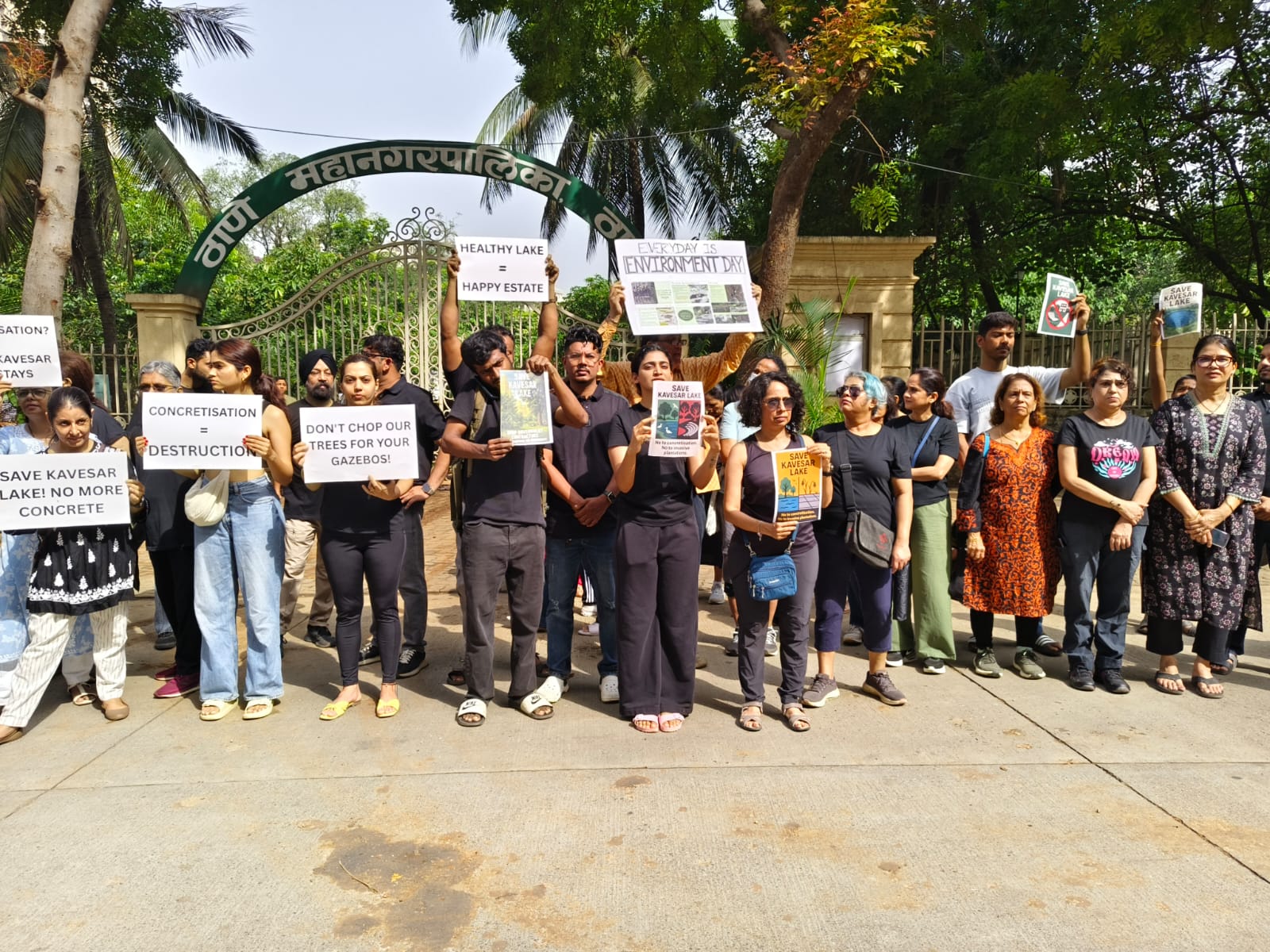 Two groups face to face lack beautification