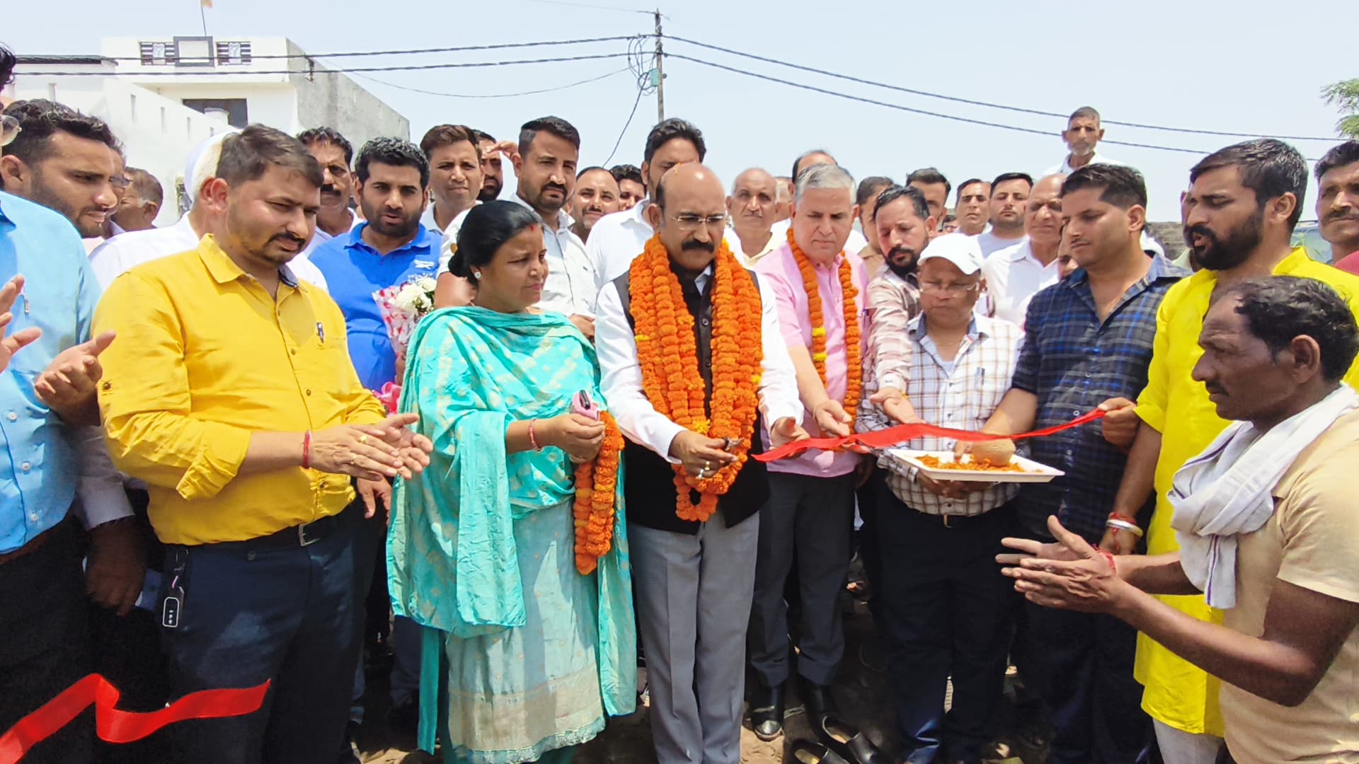 विधायक मोहनलाल ने परगवाल में पशु चिकित्सा अस्पताल व आवासीय क्वार्टरों का किया शिलान्यास विधायक मोहनलाल ने परगवाल में पशु चिकित्सा अस्पताल व आवासीय क्वार्टरों का किया शिलान्यास