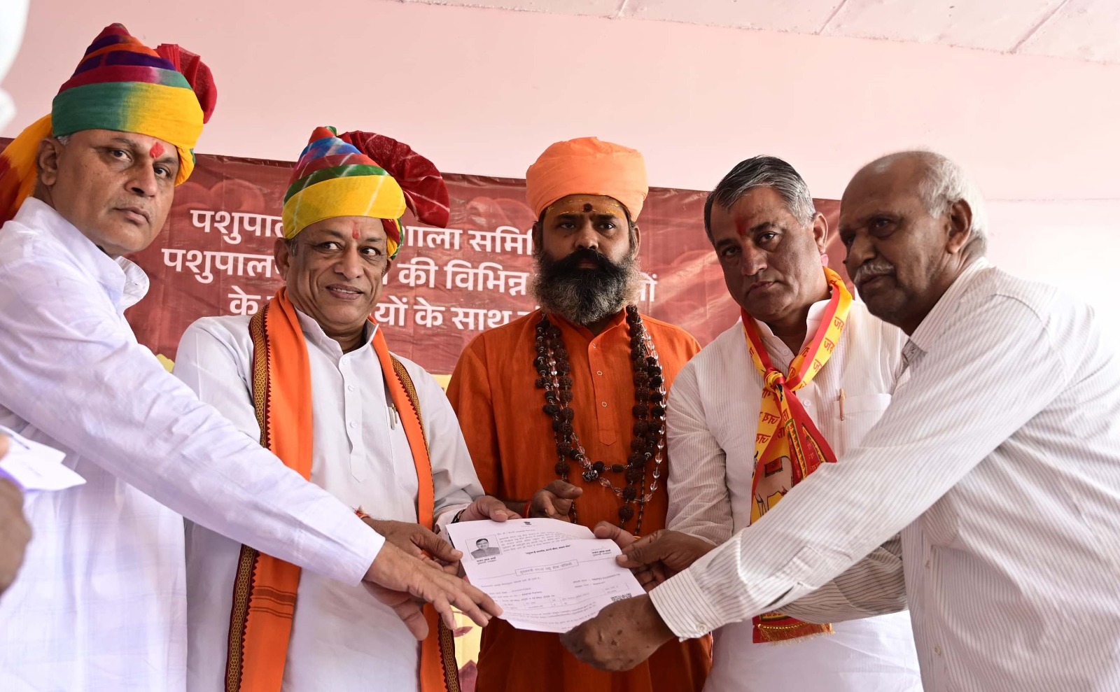तिंवरी में पशुपालकों, गौशाला समितियों के प्रतिनिधियों के साथ संवाद कार्यक्रम तिंवरी में पशुपालकों, गौशाला समितियों के प्रतिनिधियों के साथ संवाद कार्यक्रम