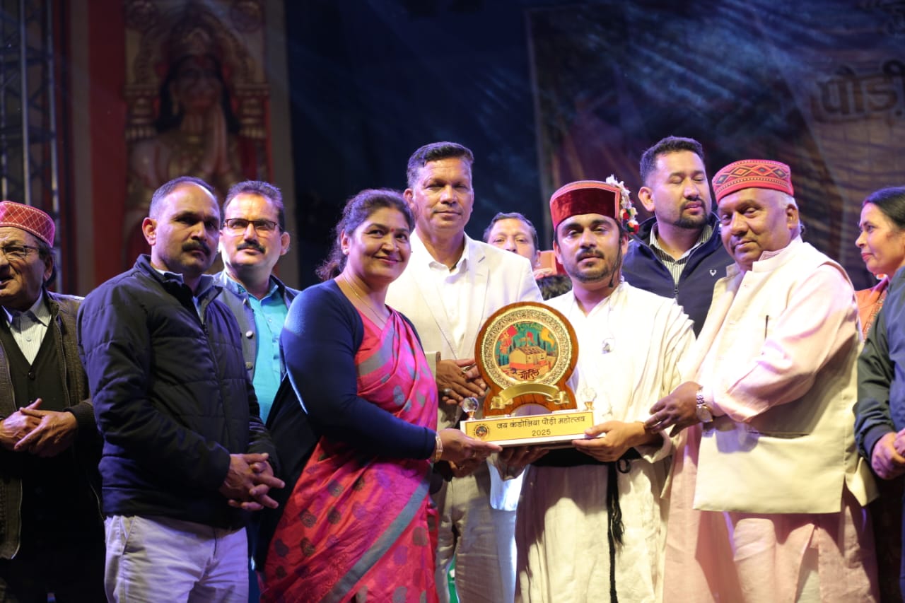 जय कंडोलिया पौड़ी महोत्सव समापन समारोह में शिरकत करते विधायक राजकुमार पोरी