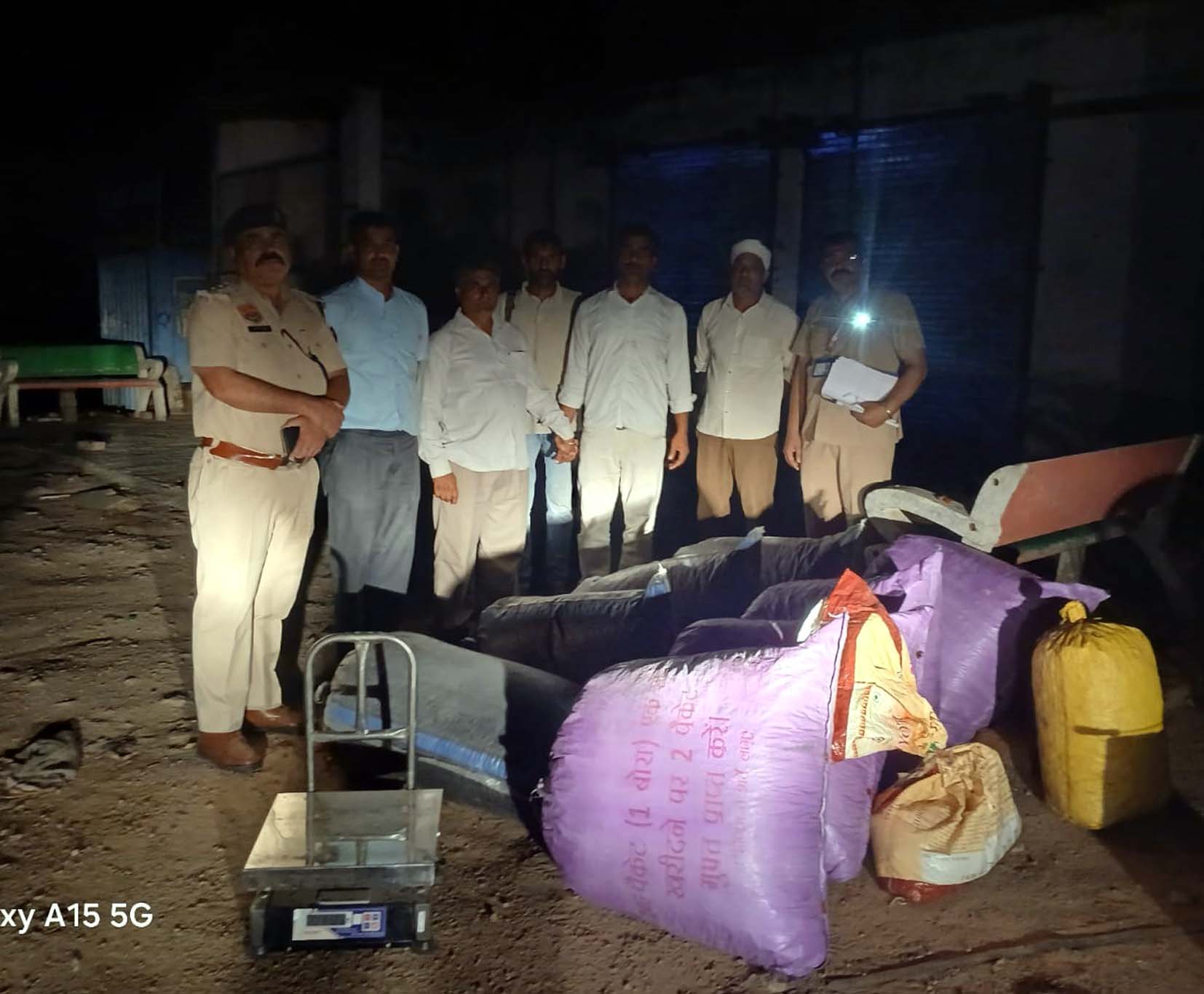 चूरापोस्त सहित पकड़ा गया आरोपी।