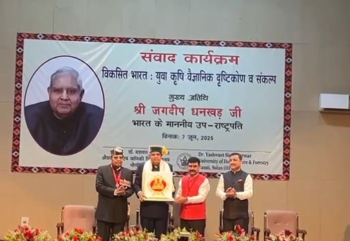 उपराष्ट्रपति जगदीप धनखड़ नौनी विवि में कार्यक्रम के दौरान उपराष्ट्रपति जगदीप धनखड़ नौनी विवि में कार्यक्रम के दौरान
