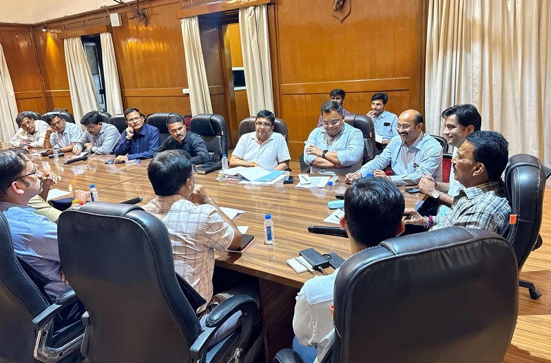 मंत्री सिलावट ने यातायात की सुगमता हेतु सभी अधिकारियों की ली बैठक मंत्री सिलावट ने यातायात की सुगमता हेतु सभी अधिकारियों की ली बैठक