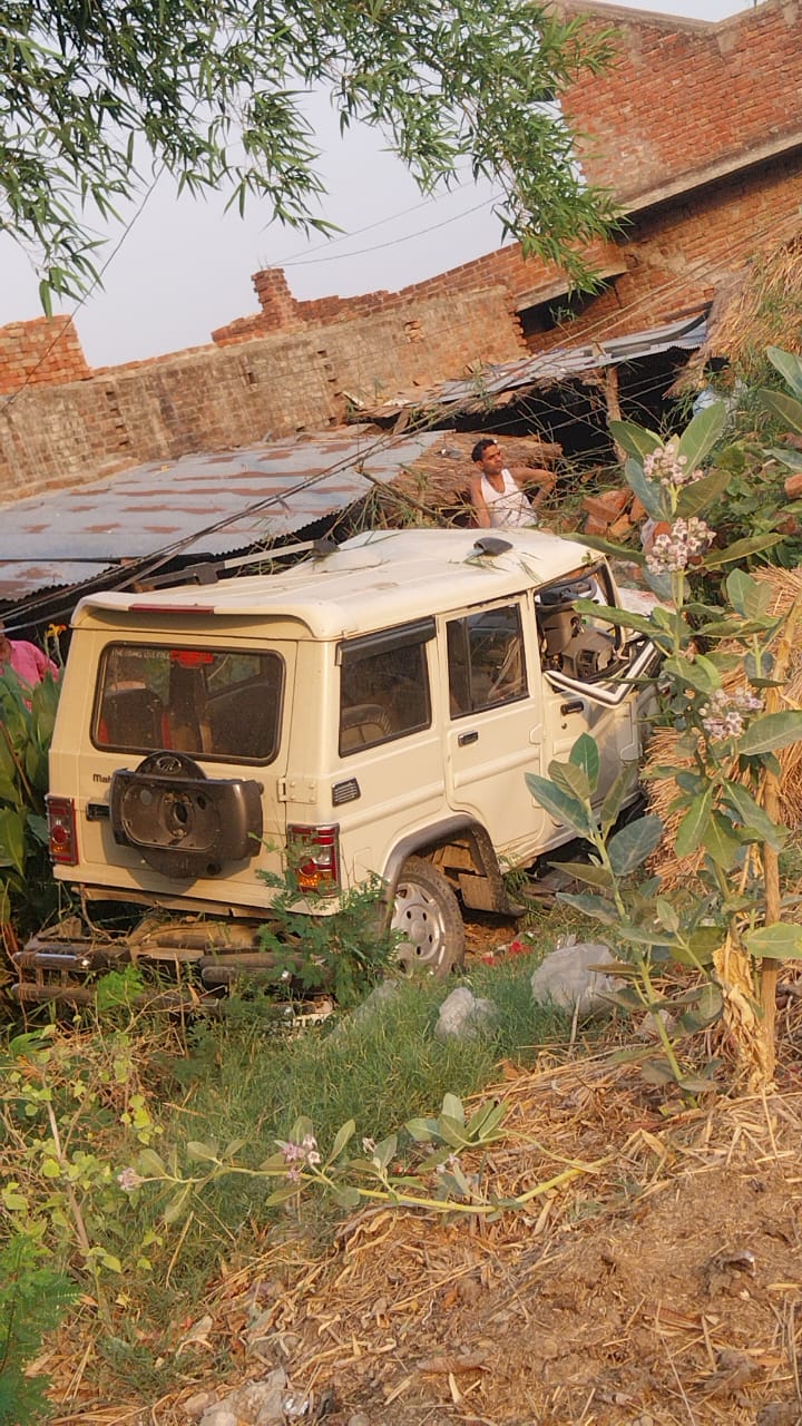 क्षतिग्रस्त बोलेरो क्षतिग्रस्त बोलेरो