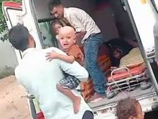 सीधी में मुंडन कर लाैट रहे परिवार का बाेलेराे वाहन हुआ दुर्घटनाग्रस्त