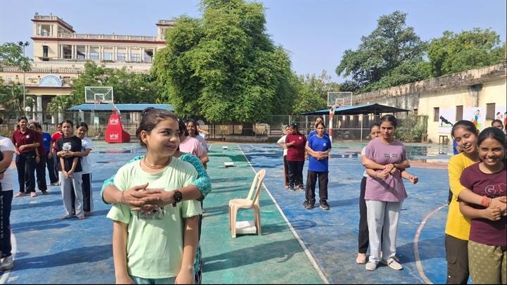 छात्राओं को आत्मरक्षा का प्रशिक्षण छात्राओं को आत्मरक्षा का प्रशिक्षण