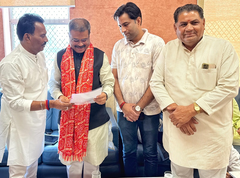 केंद्रीय मंत्री प्रधान से मिले मंत्री सिलावट केंद्रीय मंत्री प्रधान से मिले मंत्री सिलावट