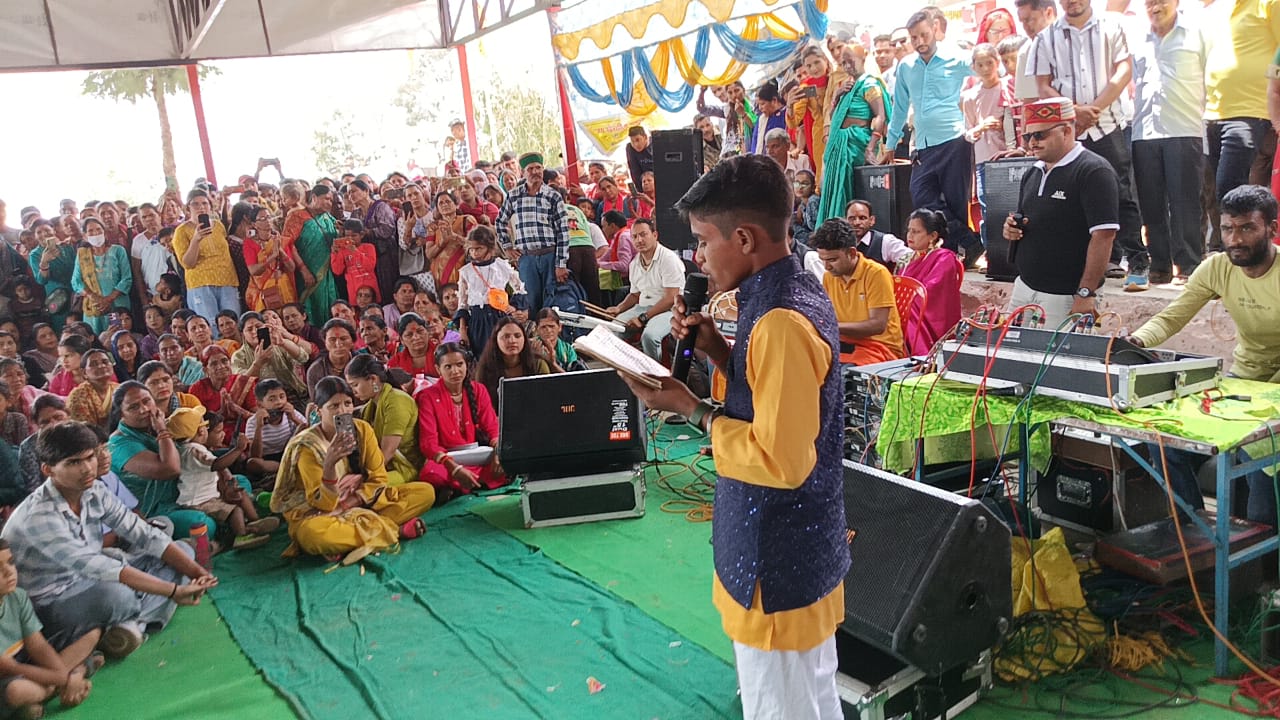 खेरालिंग कौथिक में आयोजित कार्यक्रम में प्रस्तुति देवता कलाकार खेरालिंग कौथिक में आयोजित कार्यक्रम में प्रस्तुति देवता कलाकार