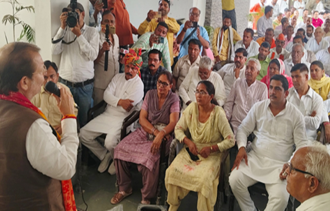 सोनीपत: सिंचाई विश्राम गृह में भाजपा जिला संगठनात्मक बैठक को संबोधित करते हुए डॉ अरविंद शर्मा सोनीपत: सिंचाई विश्राम गृह में भाजपा जिला संगठनात्मक बैठक को संबोधित करते हुए डॉ अरविंद शर्मा