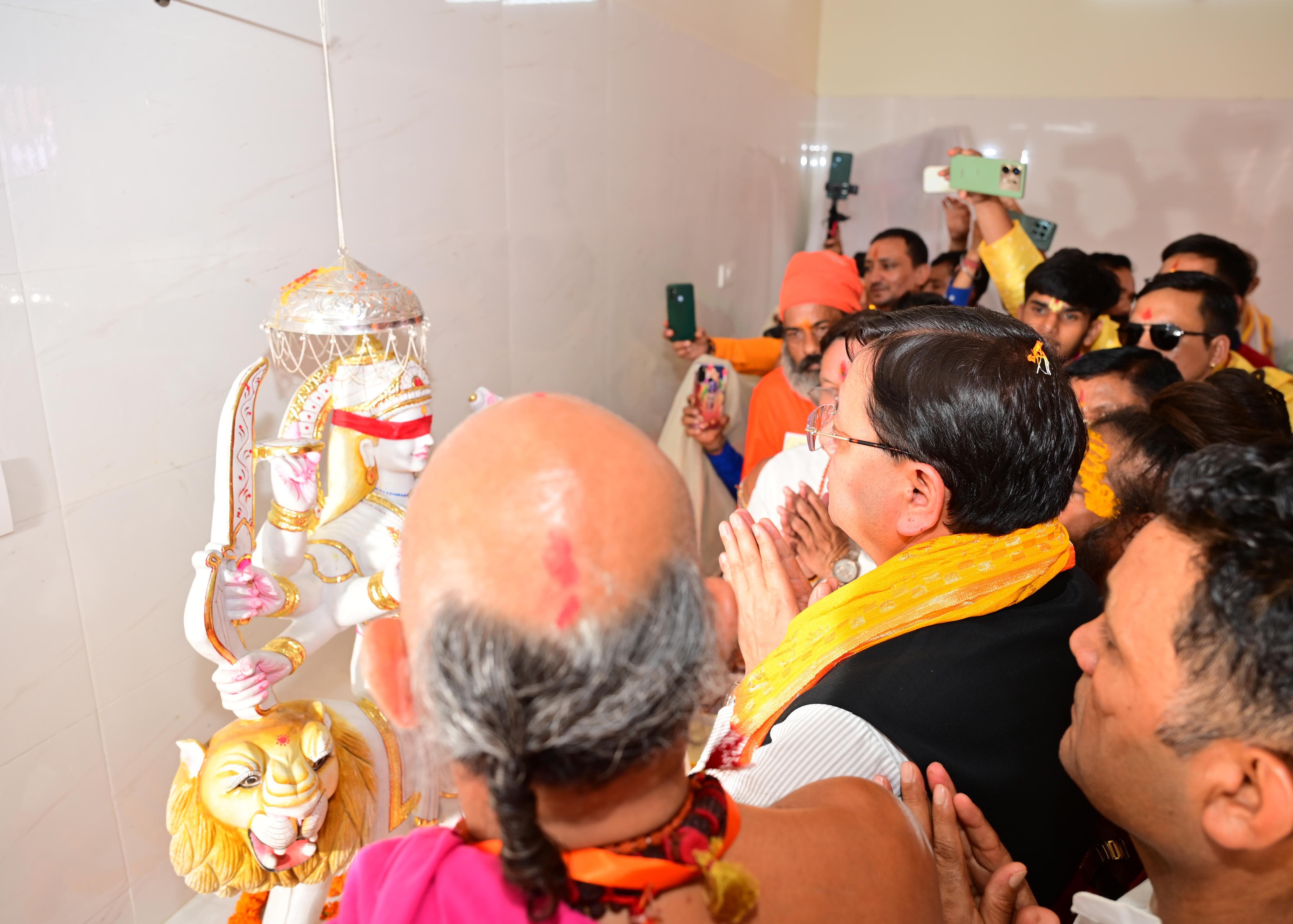 मुख्यमंत्री हल्द्वानी स्थित कालू सिद्ध मंदिर में प्राण प्रतिष्ठा महोत्सव में पूजा करते। मुख्यमंत्री हल्द्वानी स्थित कालू सिद्ध मंदिर में प्राण प्रतिष्ठा महोत्सव में पूजा करते।