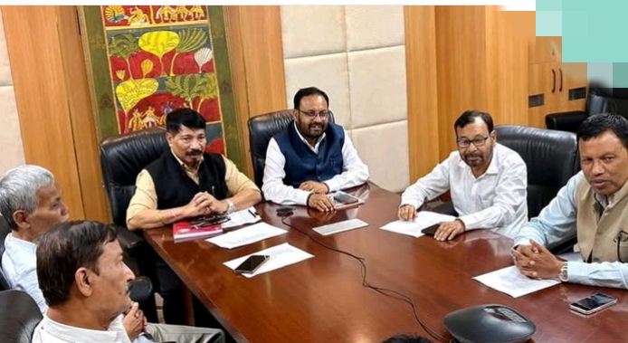 असम गन परिषद मुख्यालय में आयोजित बैठक की तस्वीर। असम गन परिषद मुख्यालय में आयोजित बैठक की तस्वीर।