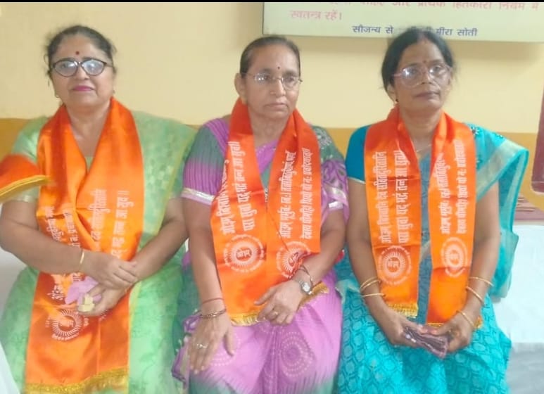 महिला आर्य समाज स्टेशन रोड मुरादाबाद के वार्षिक निर्वाचन के बाद नव नियुक्त पदाधिकारी महिला आर्य समाज स्टेशन रोड मुरादाबाद के वार्षिक निर्वाचन के बाद नव नियुक्त पदाधिकारी
