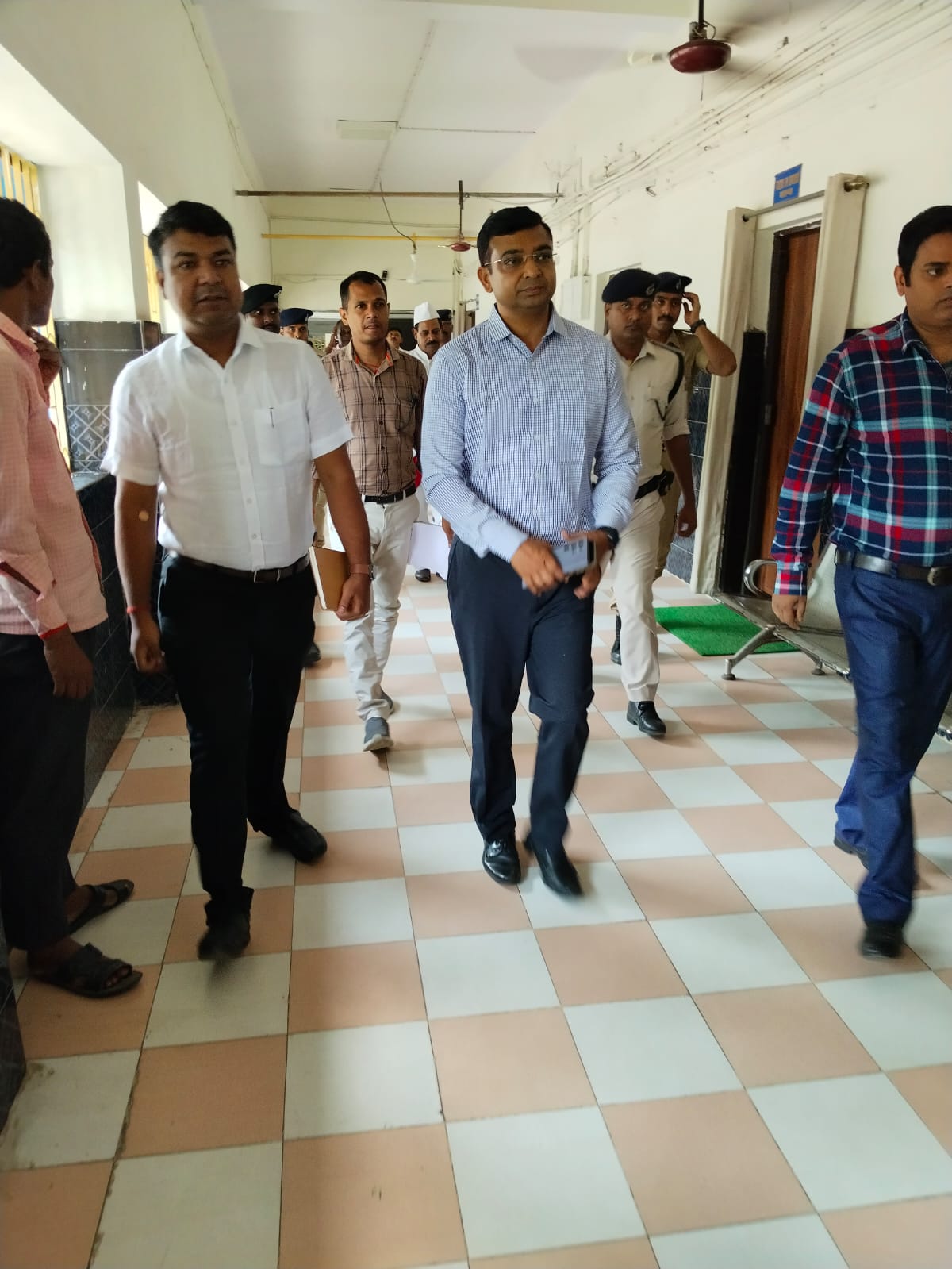 जन्म-मृत्यु निबंधन कार्य में शामिल डीएम जन्म-मृत्यु निबंधन कार्य में शामिल डीएम