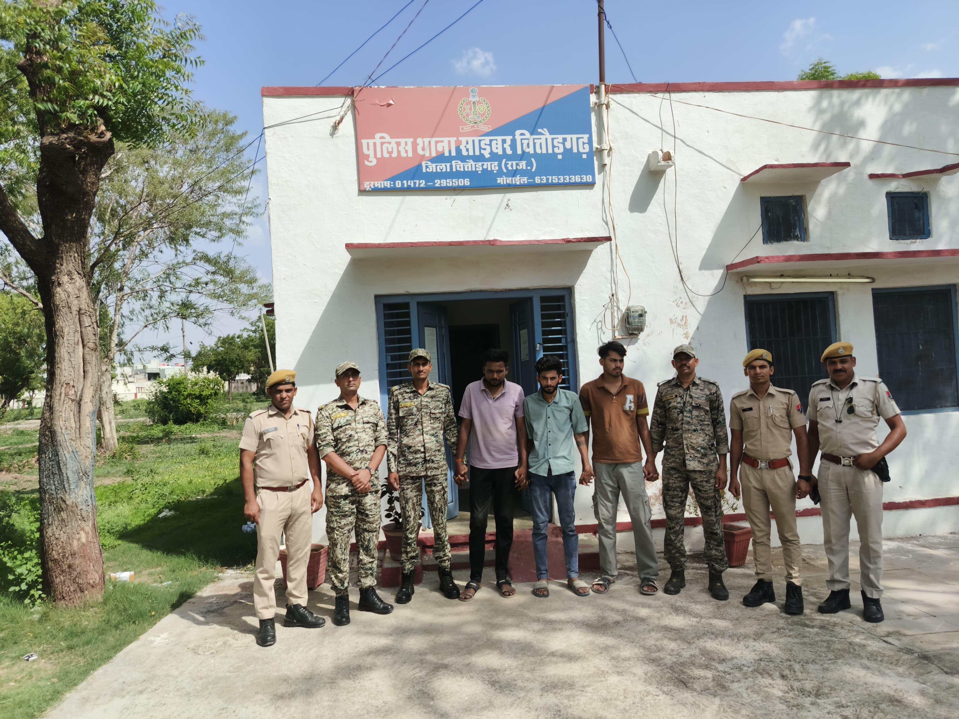 चित्तौड़गढ़ की साइबर थाना पुलिस ने ऑनलाइन सट्टा खिलाने के आरोप में तीन को पकड़ा। चित्तौड़गढ़ की साइबर थाना पुलिस ने ऑनलाइन सट्टा खिलाने के आरोप में तीन को पकड़ा।