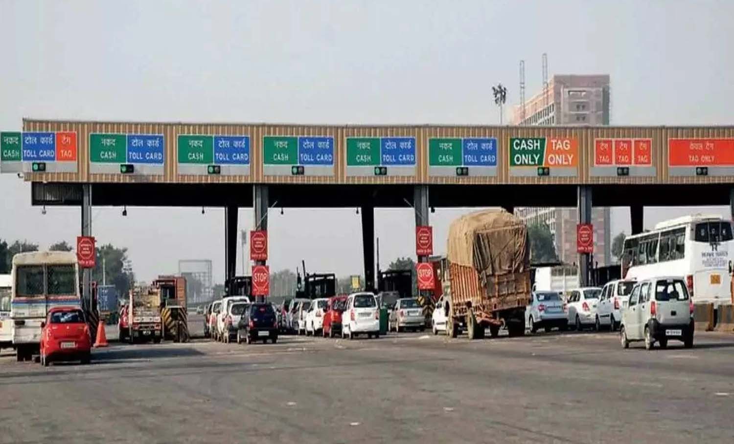 खेडक़ी-दौला टोल प्लाजा। खेडक़ी-दौला टोल प्लाजा।