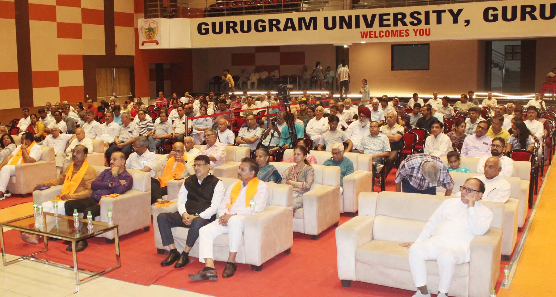 गुरुग्राम विवि में वनवासी कल्याण आश्रम हरियाणा द्वारा स्वागत एवं सांस्कृतिक कार्यक्रम में मौजूद लोग। गुरुग्राम विवि में वनवासी कल्याण आश्रम हरियाणा द्वारा स्वागत एवं सांस्कृतिक कार्यक्रम में मौजूद लोग।