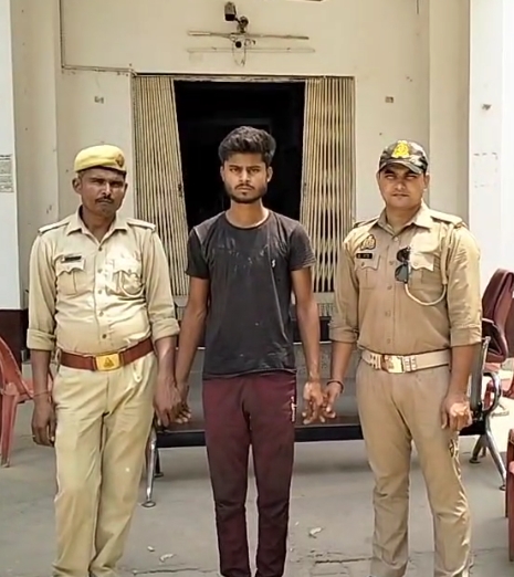 पुलिस गिरफ्त में आरोपी युवक आदित्य पुलिस गिरफ्त में आरोपी युवक आदित्य